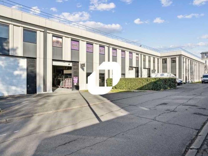 A proximité immédiate des autoroutes A4, la Franc