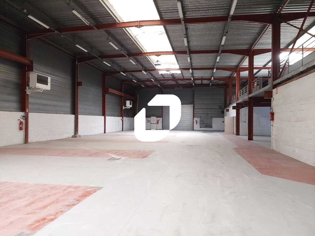 Situé dans la zone d'activité Pariwest de Maurepa