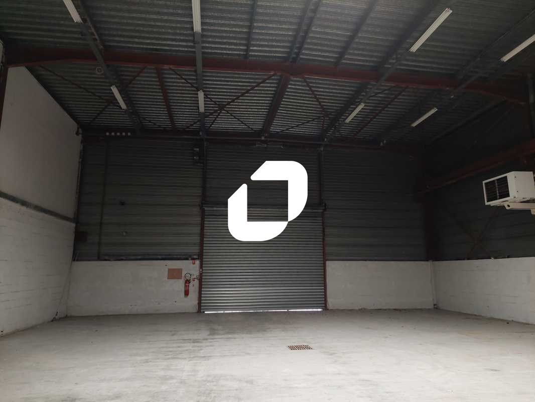 Situé dans la zone d'activité Pariwest de Maurepa