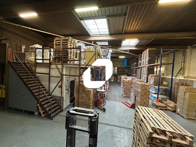 Situé à Neuilly sur Marne, au sein d'un complexe 