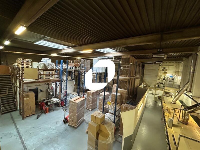 Situé à Neuilly sur Marne, au sein d'un complexe 