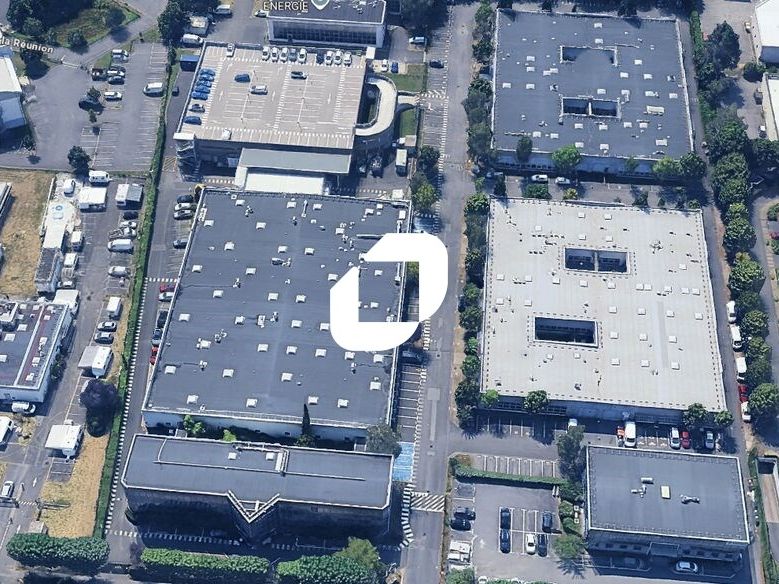 Au coeur du parc d'activités de Courtaboeuf, sur