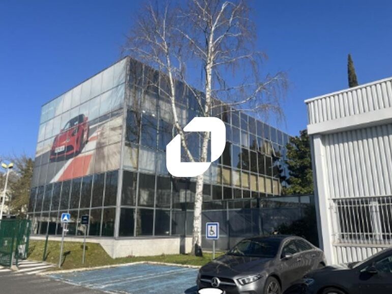 Au coeur du parc d'activités de Courtaboeuf, sur