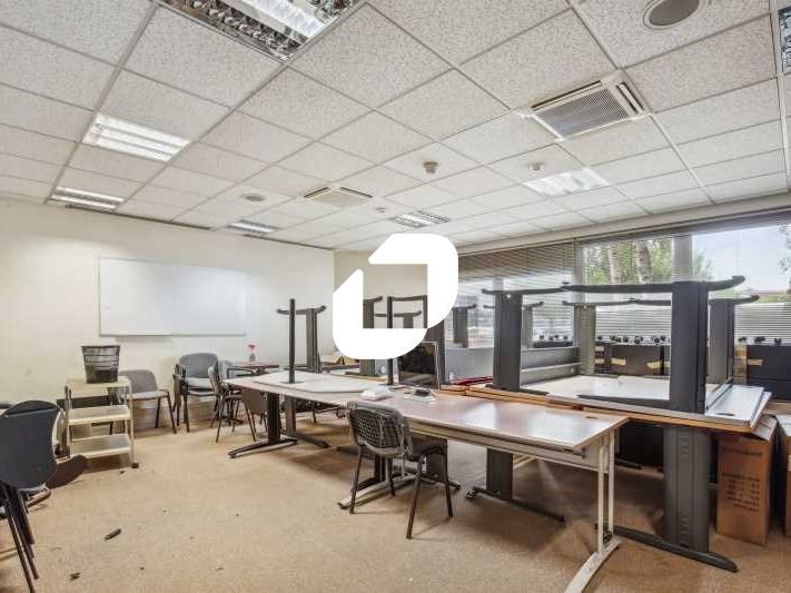 Dans un Parc d'activités et de bureaux clos et sé