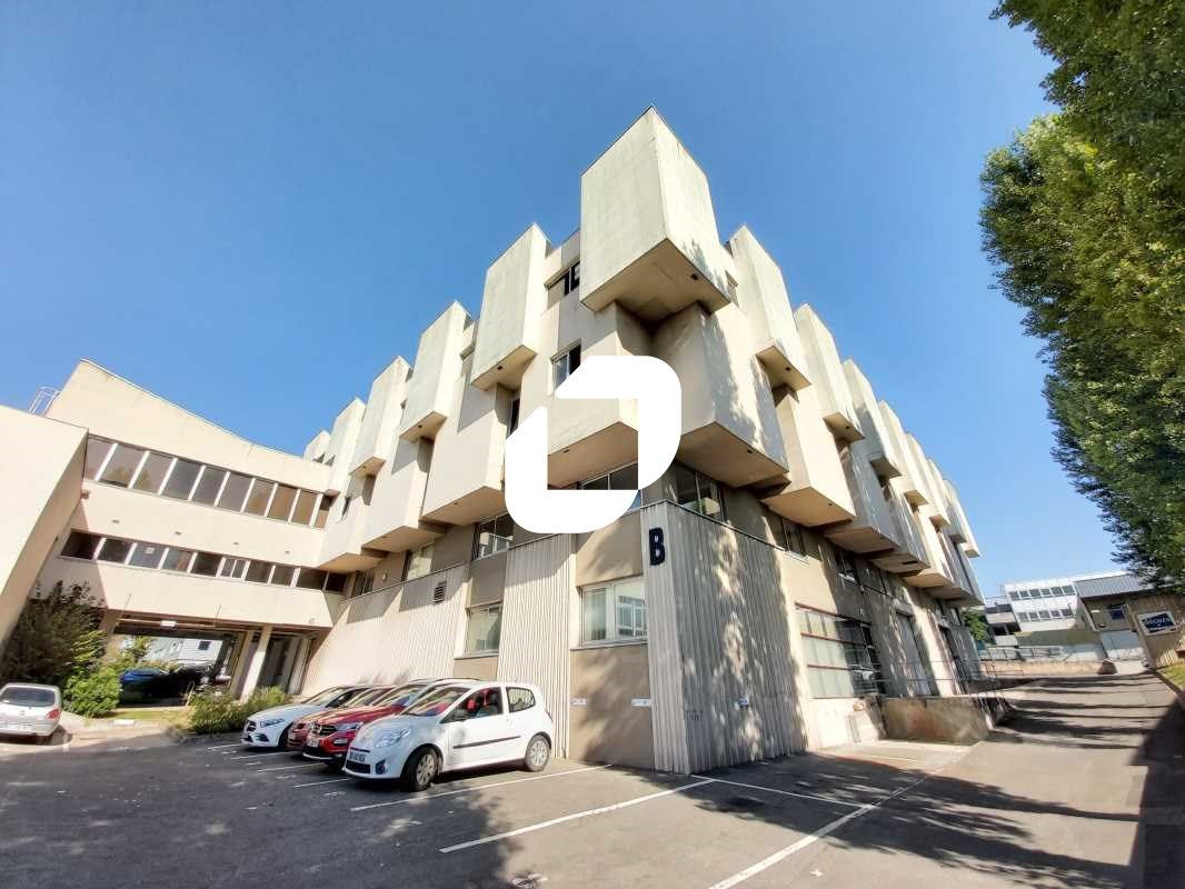 Idéalement situé au coeur d'une zone dynamique à 