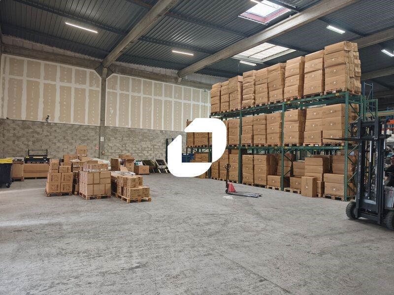 Idéalement situé à proximité immédiate des autoro