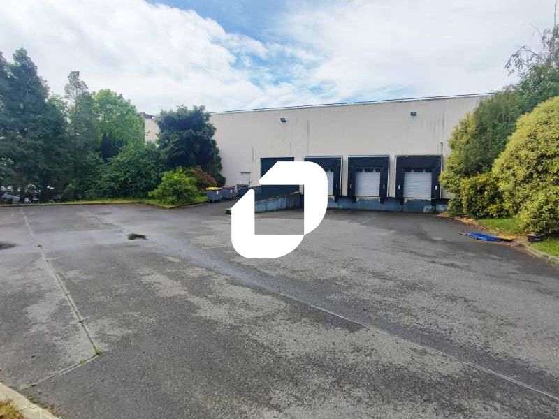 Situé à Créteil, à proximité du Métro Ligne 8 sta