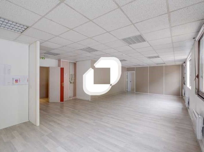 Dans un immeuble de bon standing, situé à proximi