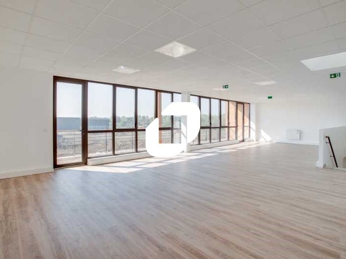 Nichée à l'intersection stratégique de l'autorout