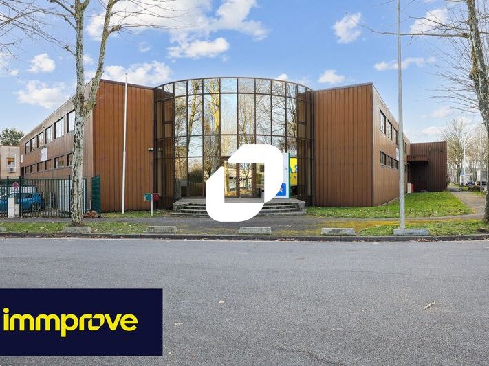 Idéalement situé à la jonction A4-A104, au sein d