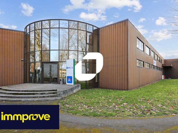 Idéalement situé à la jonction A4-A104, au sein d