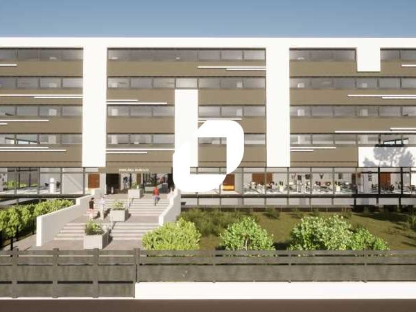 Situé au pied de l'Autoroute A6 et à proximité de