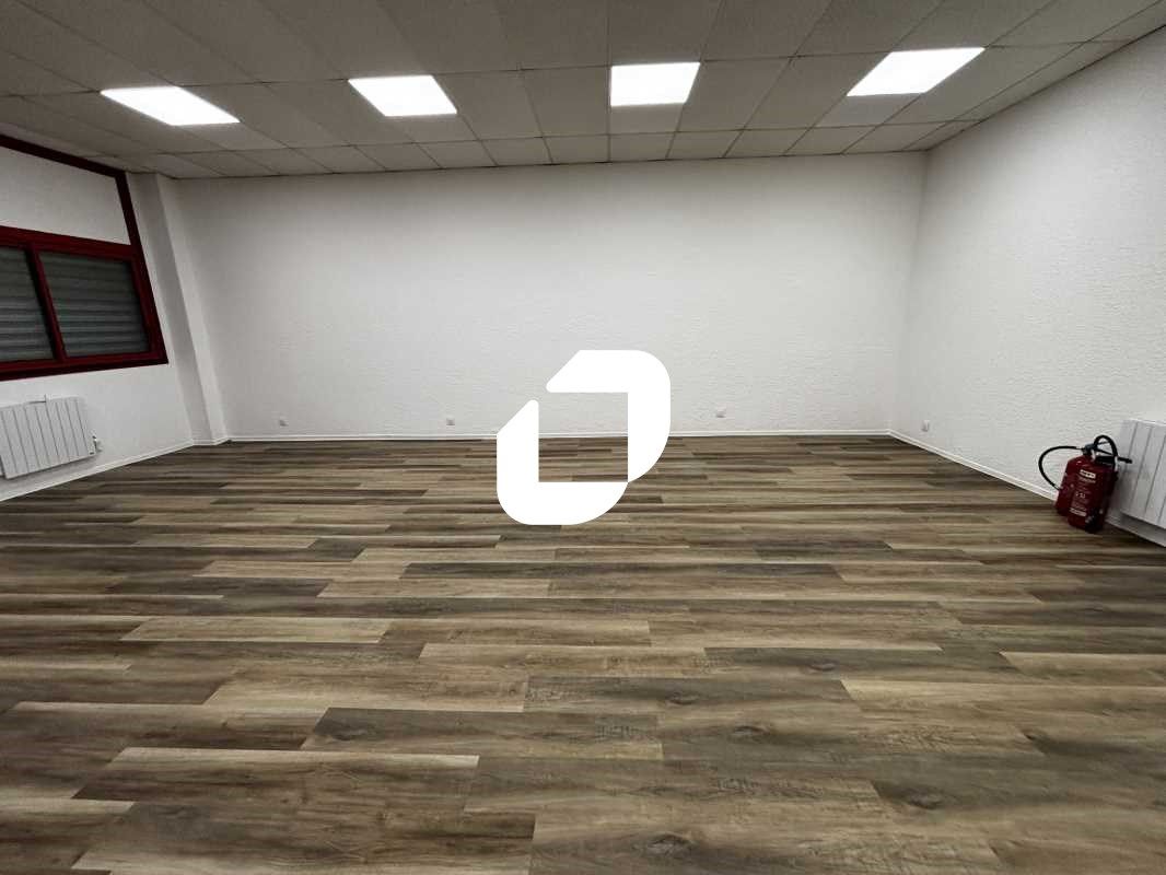 Idéalement situé à proximité des principales voie