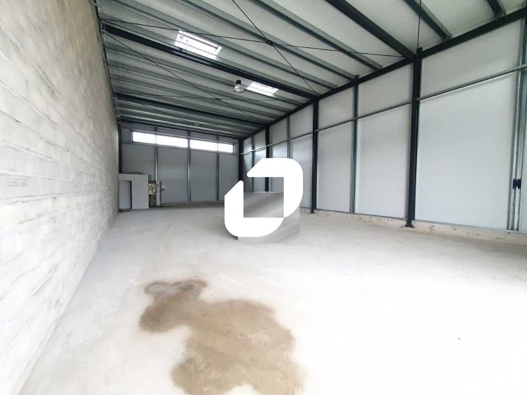 Au sein d'un bâtiment récent et proche des accès 