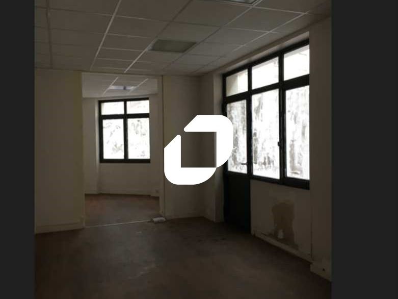 Locaux commerciaux de 86,40 m² proche du métro Si