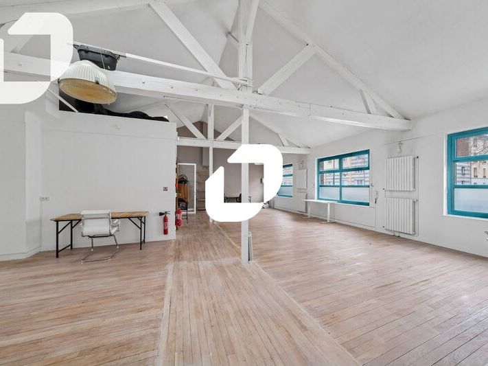 EXCLUSIVITE ! Situé en face de la ligne 14 et à d