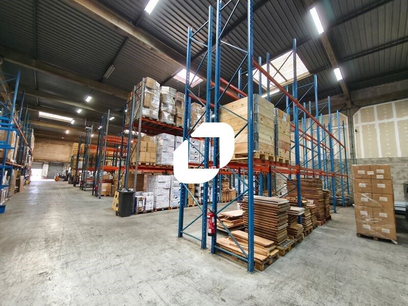 Idéalement situé à proximité immédiate des autoro