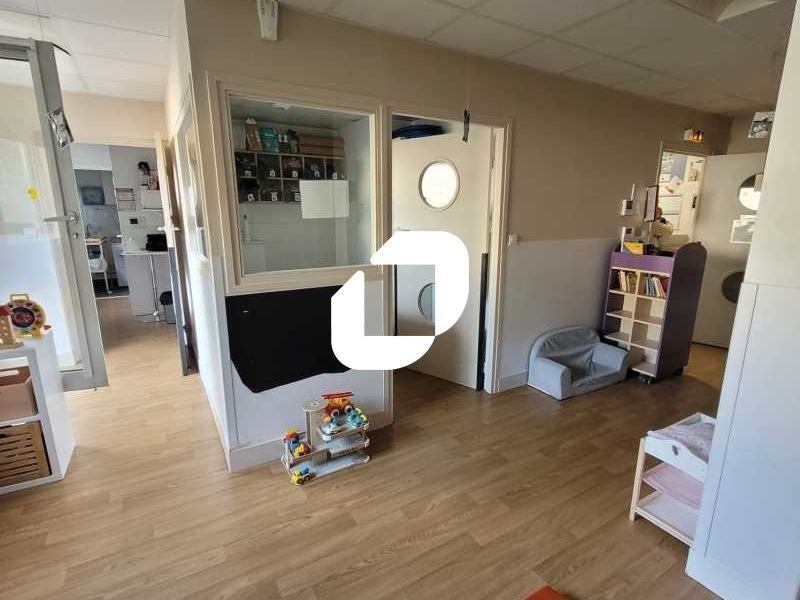 À proximité du RER A, dans un immeuble tertiaire