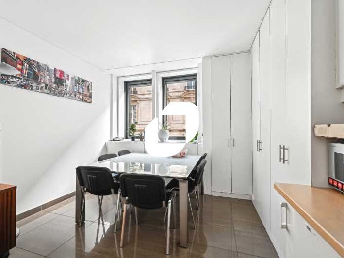 À proximité immédiate du parc Monceau et du boule