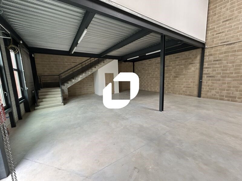 A Serris, aux portes de l'autoroute A4. A seuleme