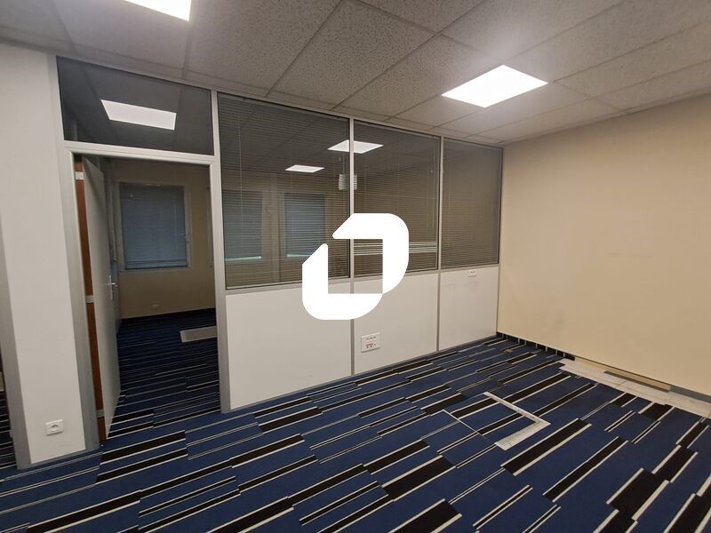 Au sein d'un ensemble tertiaire situé à proximité