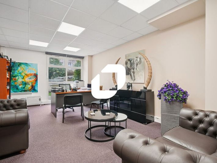 Situé en plein centre-ville historique de Rueil,