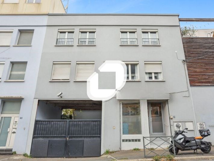 À seulement deux pas de la Mairie de Montreuil, I