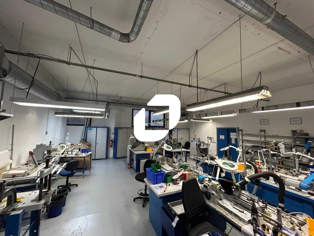 Au pied de la futur ligne de métro 15, gare « Les