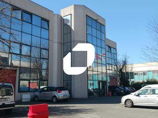 Au pied de la futur ligne de métro 15, gare « Les