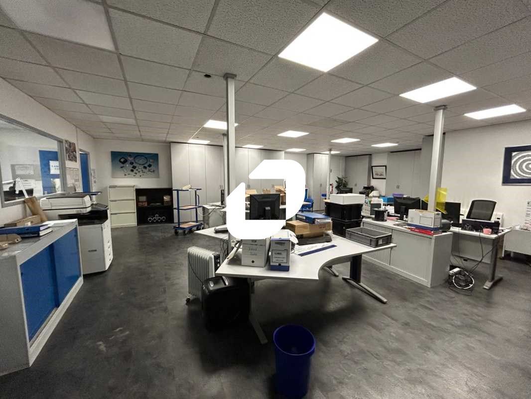 Au pied de la futur ligne de métro 15, gare « Les