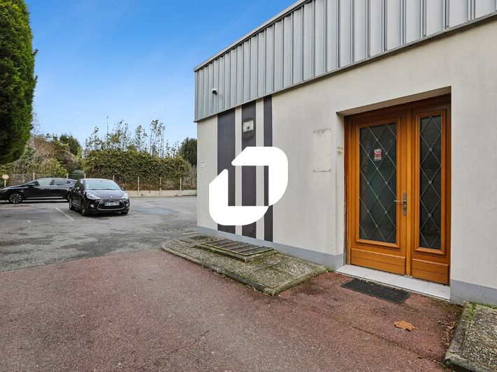 Idéalement situé au coeur d'une zone dynamique, à