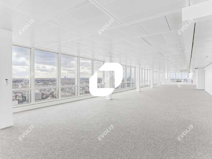 Au pied de la Ligne 9 et au coeur du centre comme