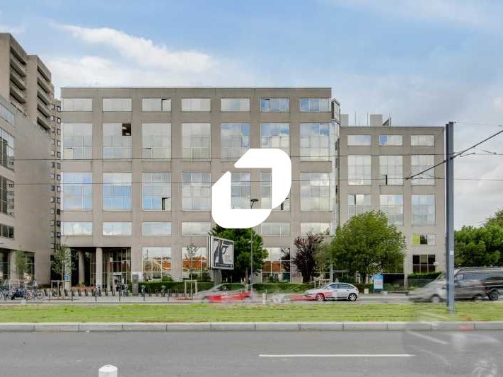 Au pied du métro 7 et proche de l'A86 et l'A6, IM