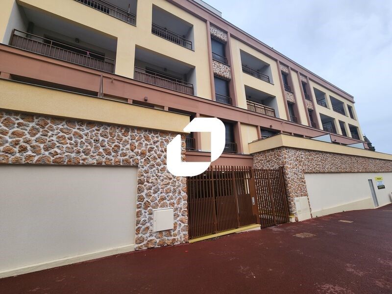 Immprove vous propose 2 locaux commerciaux de 60