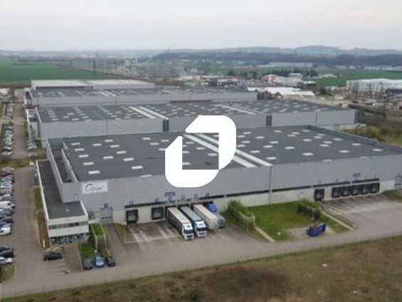 Idéalement situé sur la commune de Saint-Priest, 