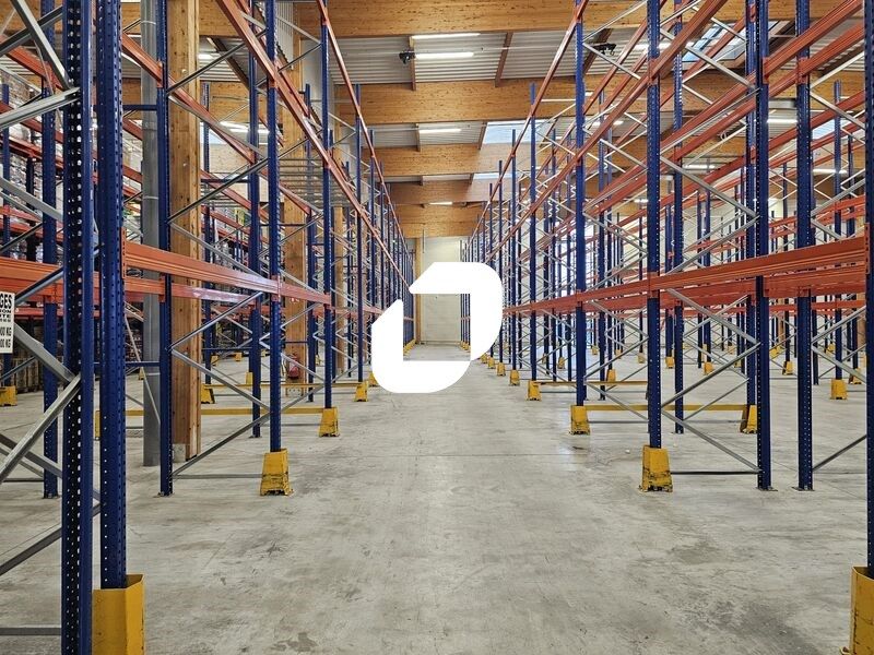 Situé à 35 km de Paris, ce local d'activité d'une