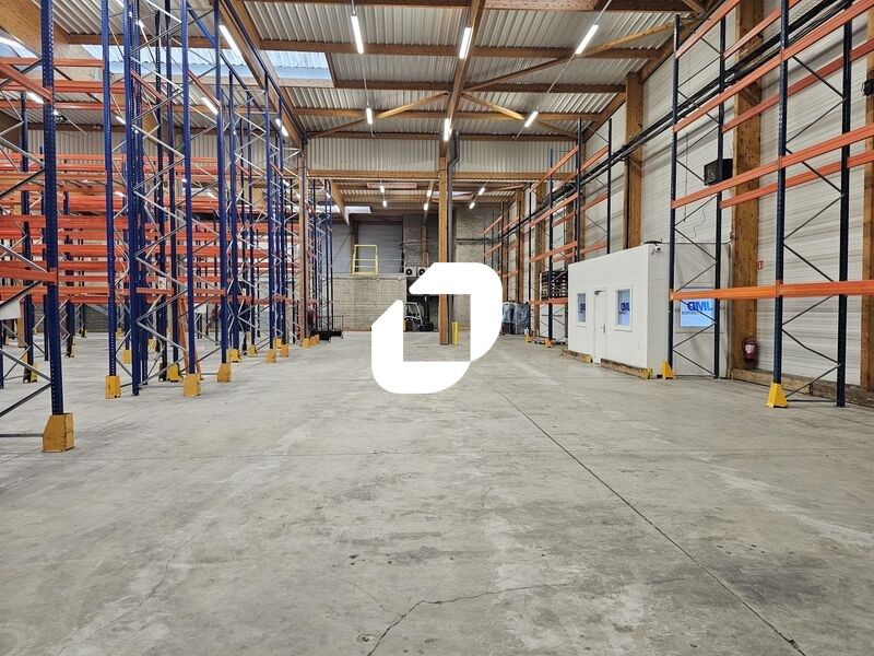 Situé à 35 km de Paris, ce local d'activité d'une