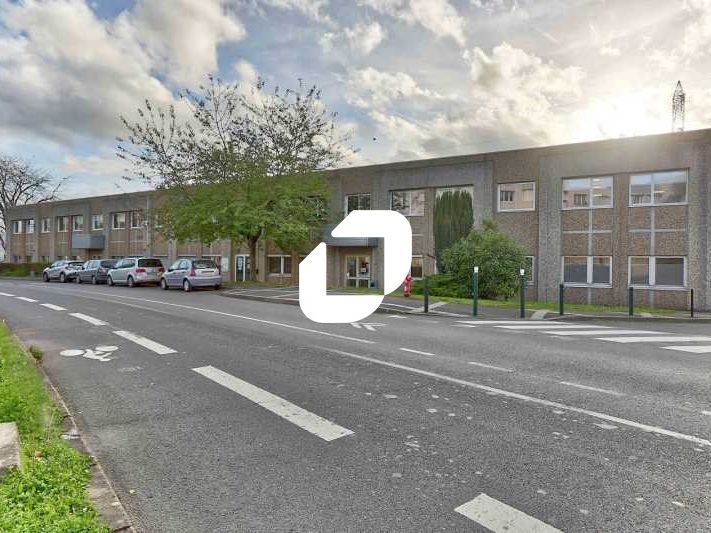 Idéalement situé au coeur de Courcouronnes, à pro