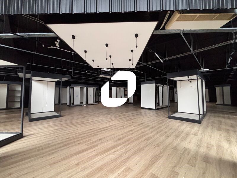 Immprove vous propose un local à louer, en plein 