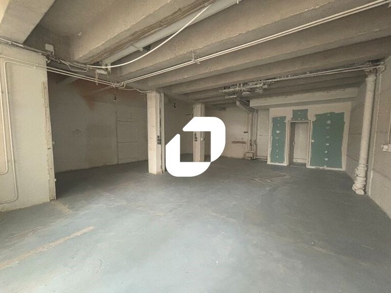 Local commercial de 77 m² en rez-de-chaussée livr