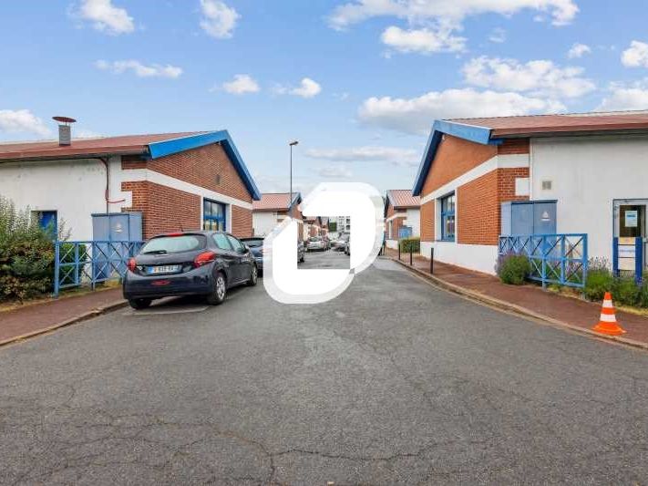 Au pied de l'Autoroute A86 et au sein d'un petit