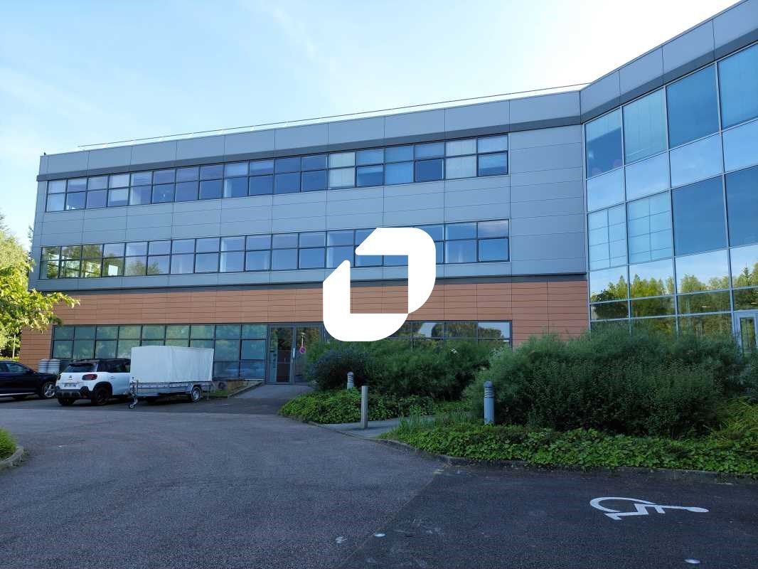 au sein de la ZA de la Clé Saint Pierre à Elancou