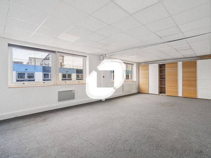 Au bord des quais de Seine, IMMPROVE vous propose