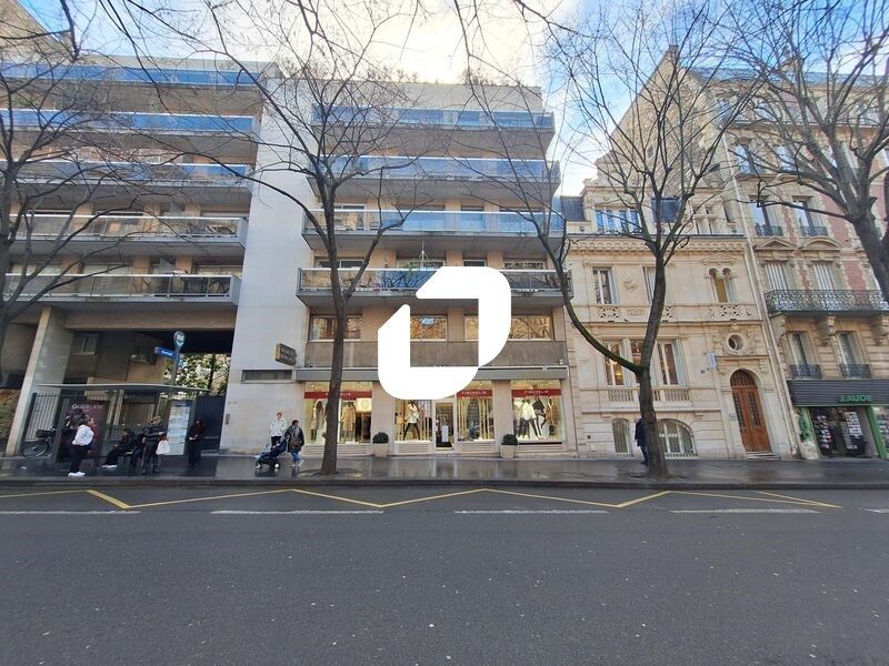 Idéalement situé ! Immprove vous propose des bure