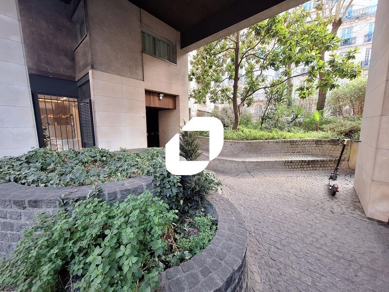 Idéalement situé ! Immprove vous propose des bure