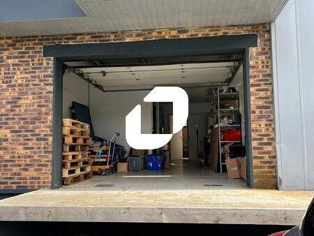 Située dans la zone d'activité prisée de Courtabo