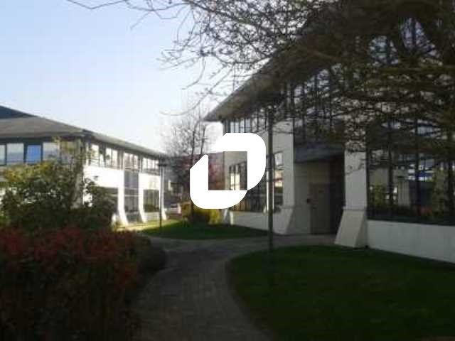 Immprove vous propose, en bordure de la N10, un e