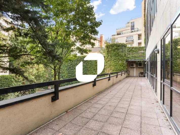 Au sein d'un immeuble tertiaire de standing  Immp