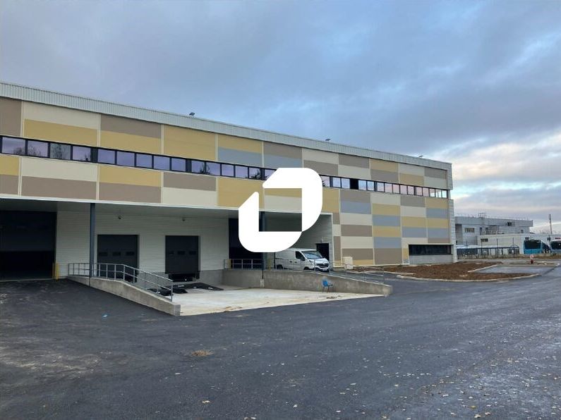 IMMPROVE propose à la location un vaste entrepôt 
