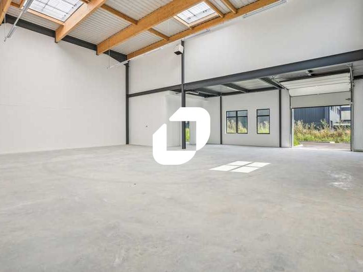 Au coeur de la zone d'activité du Levant, proche 